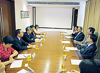 The delegation from Huazhong University of Science and Technology meetswith representatives from the Chinese University of Hong Kong